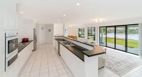 Taroona - Majestic Waterfront Holiday Yamba - Image 3