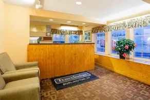 Travelodge by Wyndham South Burlington - Image 3