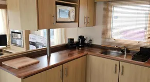 Luxe 6 berth caravan Lytham - Image 4