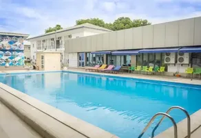 Hotel La Falaise Bonanjo - Image 1