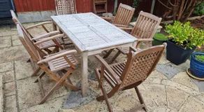 Central to town, 4 bedrooms, sleeps 8, parking for 4 plus cars - Image 5