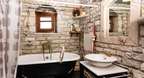 Alexana - Traditional House - Image 2