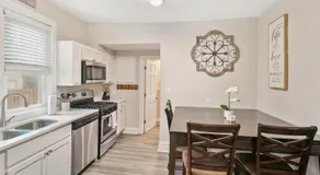 Cozy W Front Porch DT Libertyville near Naval Base - Image 3