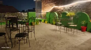 Sandhya Guest House Varanasi Near Ganga River - Image 2