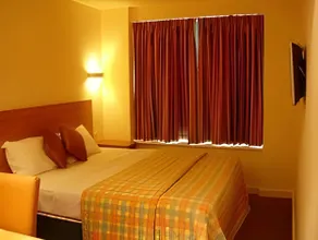 Sefton Express Hotel - Image 5