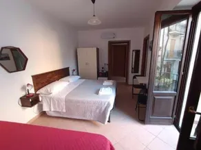 Desiree's Rooms - n 2 camere con bagno privato e balcone - Image 2