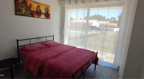 chambre au pied de la forêt - Image 2