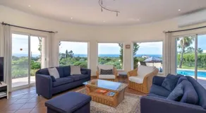 Luxuriöse Villa mit schönem Meerblick, Swimmingpool und weitläufigen Gärten - Image 2