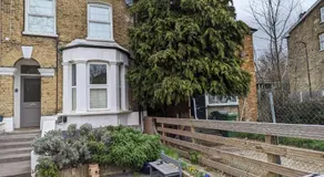 Fully-equipped flat in the city of London. - Image 5