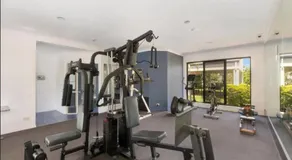 ROOM with Private Bathroom, Pool, Gym, Sauna - Shared Accommodation in Arundel, Goldcoast - Image 5