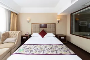 Paramount Hotel - Image 2