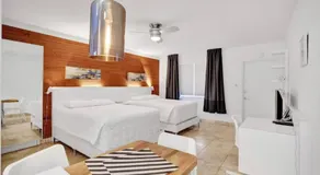 Sunny Two Bed Studio Prime Close Beach Location Apt20 - Image 2