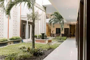 Grand Sahman Hotel - Image 2