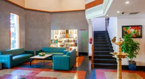 Holiday Hotel - Image 4