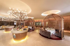 StarWorld Hotel - Image 4