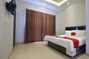 RedDoorz near Alun Alun Cilacap - Image 2