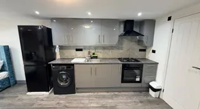 Luxury Annexe In Northolt Couple Stay with Parking - Image 4