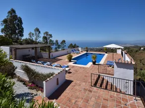 Villa in Sayalonga mit Privatpool - Image 3
