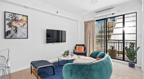 Central Chic Stay - Image 2