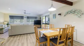 Bribie Beach House, Uferpromenade direkt gegenüber - Solander Esp, Banksia Beach - Image 3