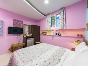 Sunrise Champs Hostel - Image 5