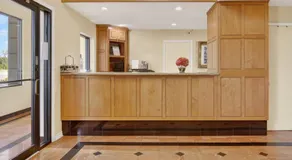 12 Oaks Hotel - Image 2