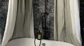 Number 78 Boutique M56 Junction 12 located 5 minutes drive from Frodsham Continental breakfast Included Entire accommodation comprises of a Large double bedroom Separate lounge with sky tv Large bathroom with a free standing bath and shower - Image 3