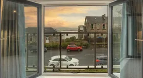 Stag & Stay- Waterlillie - Contractor friendly, Fast WiFi - Image 5