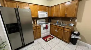 Lovely 2 Bedroom Condo With Free Parking & Wifi!! - Image 3