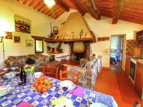 Farmhouse with pool, views - Image 4