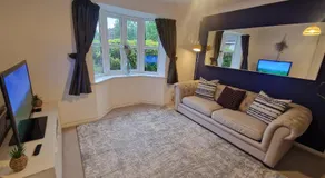 1 Bed flat near Reading Hospital Students Contractors - Image 2