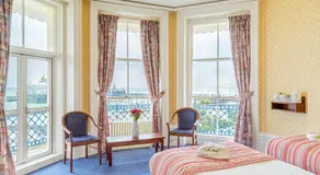 Queens Hotel - Image 2