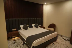 Blackout Bar & Hotel - Image 5