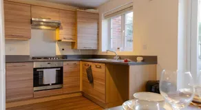 Large 4BR House - Easy Access to Manchester & Liverpool - Image 5
