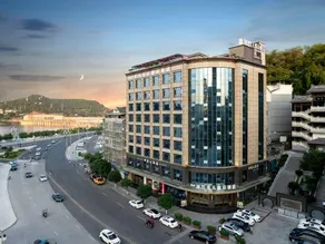 Binjiang Celebrity Holiday Hotel - Image 3