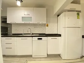 Charming and Central Flat with Balcony in Beyoglu - Image 5