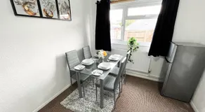 3 Bedroom House, WiFi & Free Parking - Image 3