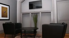Modern Studio, 15 min Train to Boston - Image 3