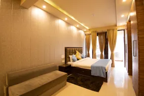 Allure Lakefront - Image 2
