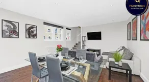 Large 3 Bedroom 2 Bath Townhouse Clost to The City of London - Image 4