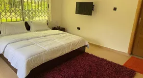 Cosy Rooms Away in a Stunning House - Image 2