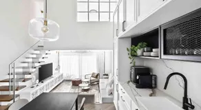 Elegant Duplex with Parking by Beachfront Stay - Image 3