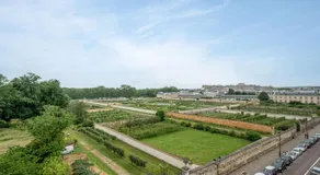 Le Versailles Suite classe 3 etoiles Vue Chateau & Potager - Image 5