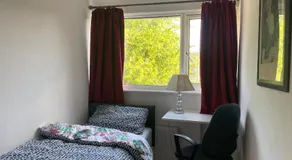 Work-Friendly Private Room - Image 4