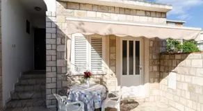 Studio apartment with terrace in Drace - Image 3
