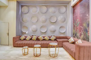 Townhouse OAK ACE MANOR Hotel & Banquet Nearest Vaishali Metro Station - Image 3