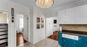 80's Retro Toronto Time Capsule - 2 Bedrooms - Image 5