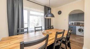 Cosy Sleeps 7 Leisure Contractors - Image 3