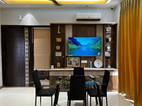 Modern Luxe Stay with All Amenities - Image 3