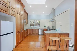 KozyGuru | Campsie | Oldie-Goodie Look 4 Bed House - Image 3